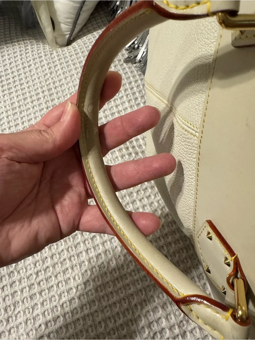 LV Suhali Goatskin Leather Lockit Bag in Ivory with Certificate of Authenticity